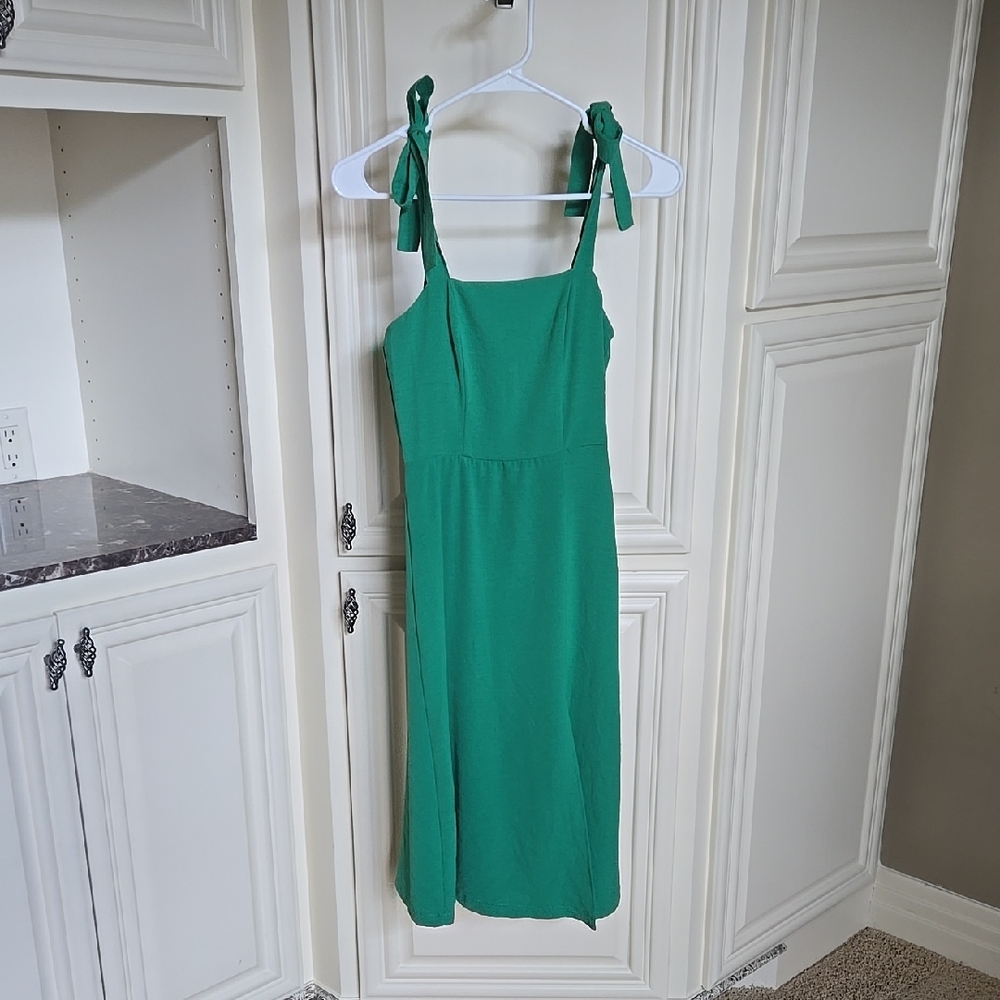 Elegant Green Midi Dress with Tie Straps